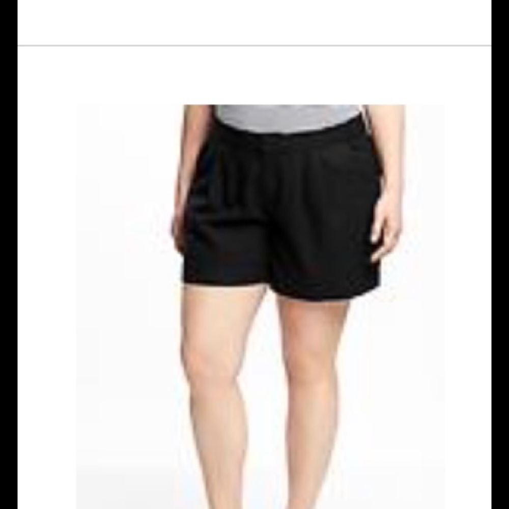 Relaxed Plus Size Linen Shorts